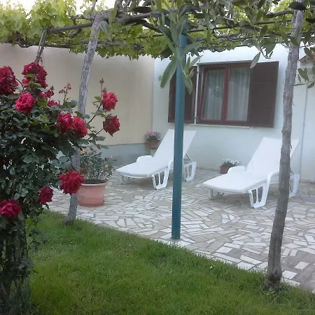 Apartments Liliana Pula Exterior photo